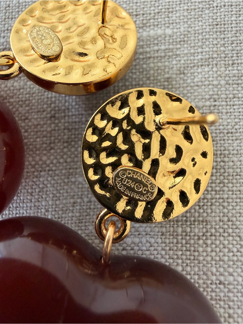 🤎Chanel Brown Heart Drop Earrings with Gold CC Logo✨ - Picture 6 of 9